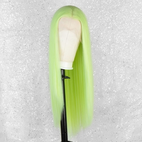 ♥️ 22” LIGHT GREEN STRAIGHT LACE FRONT WIG💫 *NWT